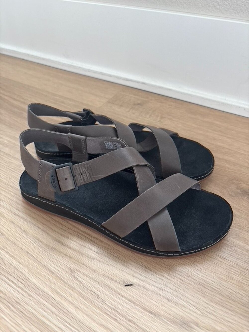 Chaco wayfarer tornado leather sandals Gray black Size 9
